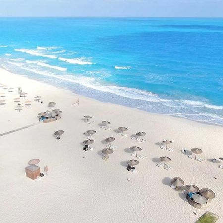 אל עלמיין Tolip North Coast Hotel מראה חיצוני תמונה Aerial view of the beach