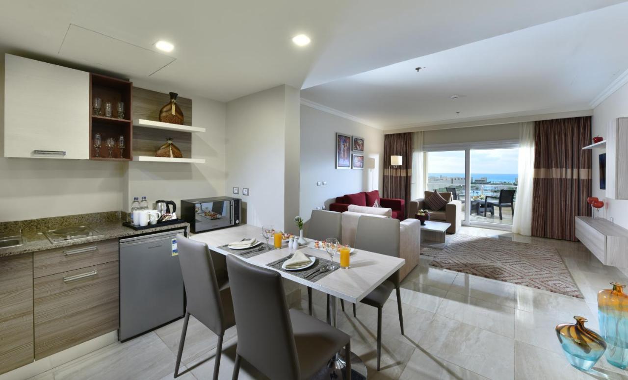 אל עלמיין Tolip North Coast Hotel מראה חיצוני תמונה A typical apartment interior