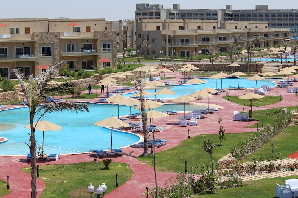 אל עלמיין Tolip North Coast Hotel מראה חיצוני תמונה El Alamein