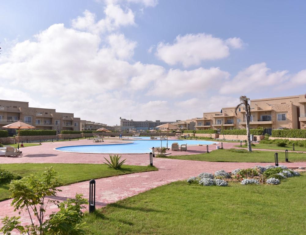 אל עלמיין Tolip North Coast Hotel מראה חיצוני תמונה Skyline compound