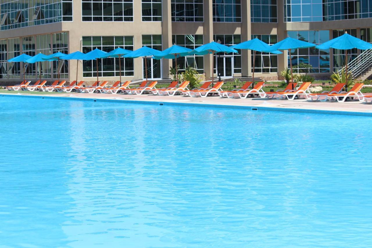 אל עלמיין Tolip North Coast Hotel מראה חיצוני תמונה The pool at the Sheraton Khartoum