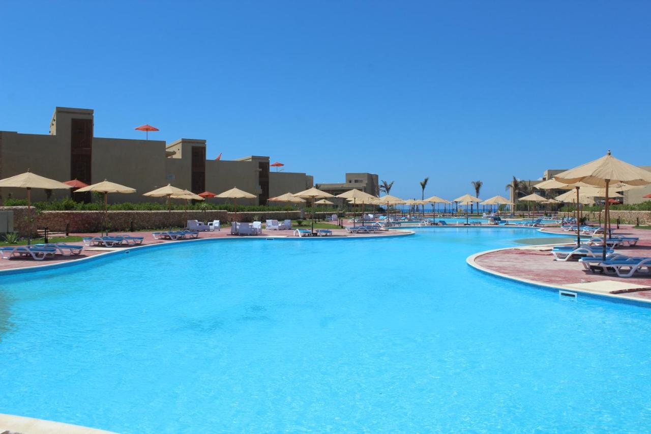 אל עלמיין Tolip North Coast Hotel מראה חיצוני תמונה El Alamein