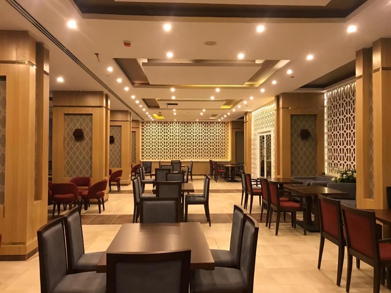 אל עלמיין Tolip North Coast Hotel מראה חיצוני תמונה The restaurant at the hotel